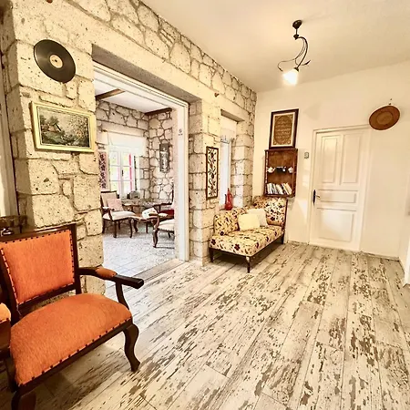 Aisem By Hire Hotel 2*