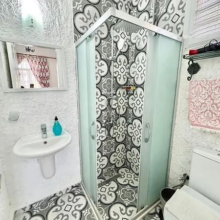 Hotell Aisem By Hire 2*