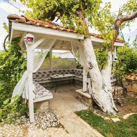 Aisem By Hire Hotell