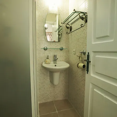 Aisem By Hire Hotell